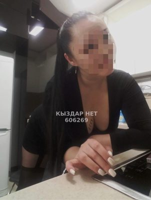 Фотография L A  R  A любительница куни
